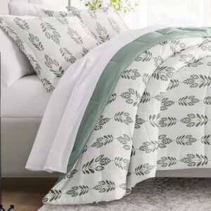 Folk Leaves 3-Piece Comforter Set, Full/Queen in Eucalyptus/White. NWT!